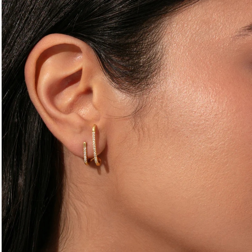 Undo Elegant Gold Hoop Earrings